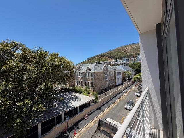 To Let 1 Bedroom Property for Rent in Sea Point Western Cape